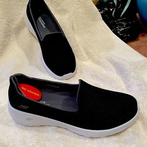 Skechers Go Walk Joy Sneakers